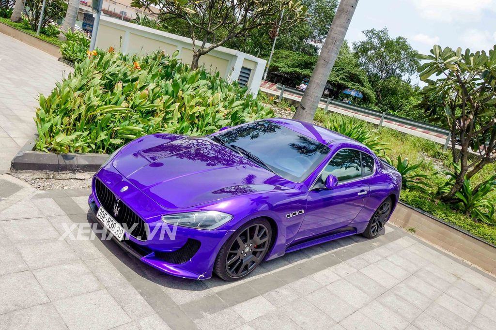 Bắt gặp Maserati GranTurismo tím tán sắc của Hà Nội quot;vi 