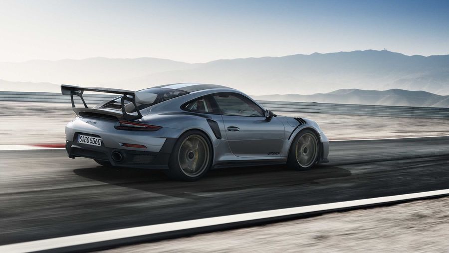 Porsche 911 GT2 RS 2018 mặc đẹp với bộ cánh British Racing Green - ảnh 5 Porsche 911 GT2 RS 2018 mặc đẹp với bộ cánh British Racing Green - ảnh 5