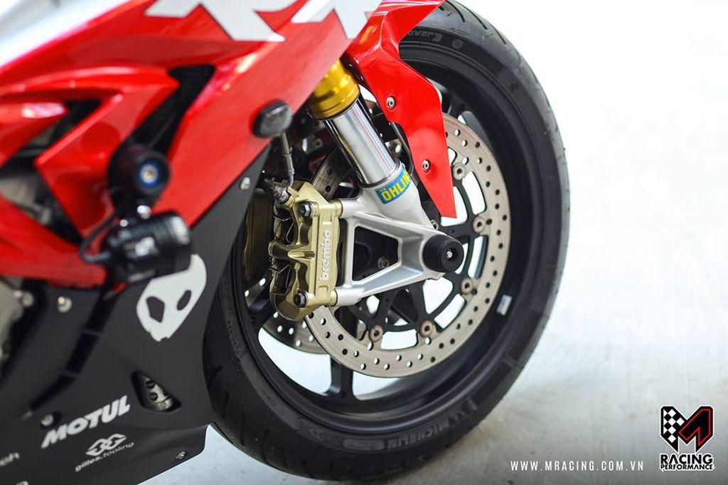 Chiêm ngưỡng vẻ đẹp khó cưỡng của siêu mô tô BMW S1000RR - ảnh 5 Chiêm ngưỡng vẻ đẹp khó cưỡng của siêu mô tô BMW S1000RR - ảnh 5