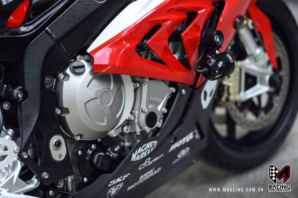 Chiêm ngưỡng vẻ đẹp khó cưỡng của siêu mô tô BMW S1000RR - ảnh 2 Chiêm ngưỡng vẻ đẹp khó cưỡng của siêu mô tô BMW S1000RR - ảnh 2