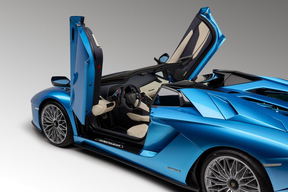 Vén màn Lamborghini Aventador S Roadster, giá khởi điểm 10,4 tỷ VNĐ - ảnh 5 Vén màn Lamborghini Aventador S Roadster, giá khởi điểm 10,4 tỷ VNĐ - ảnh 5