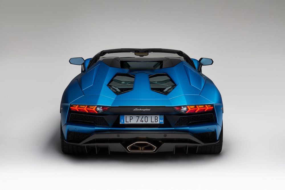 Vén màn Lamborghini Aventador S Roadster, giá khởi điểm 10,4 tỷ VNĐ - ảnh 15 Vén màn Lamborghini Aventador S Roadster, giá khởi điểm 10,4 tỷ VNĐ - ảnh 15