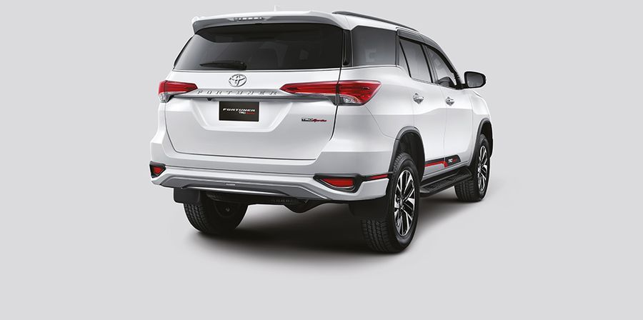 Toyota Fortuner TRD Sportivo 2017 chính thức trình làng Ấn Độ, với giá 1 tỷ VNĐ - ảnh 2 Toyota Fortuner TRD Sportivo 2017 chính thức trình làng Ấn Độ, với giá 1 tỷ VNĐ - ảnh 2