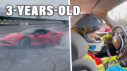 [VIDEO] Cậu bé 3 tuổi drift điệu nghệ chiếc Ferrari SF90 Stradale công suất gần 1000 mã lực
