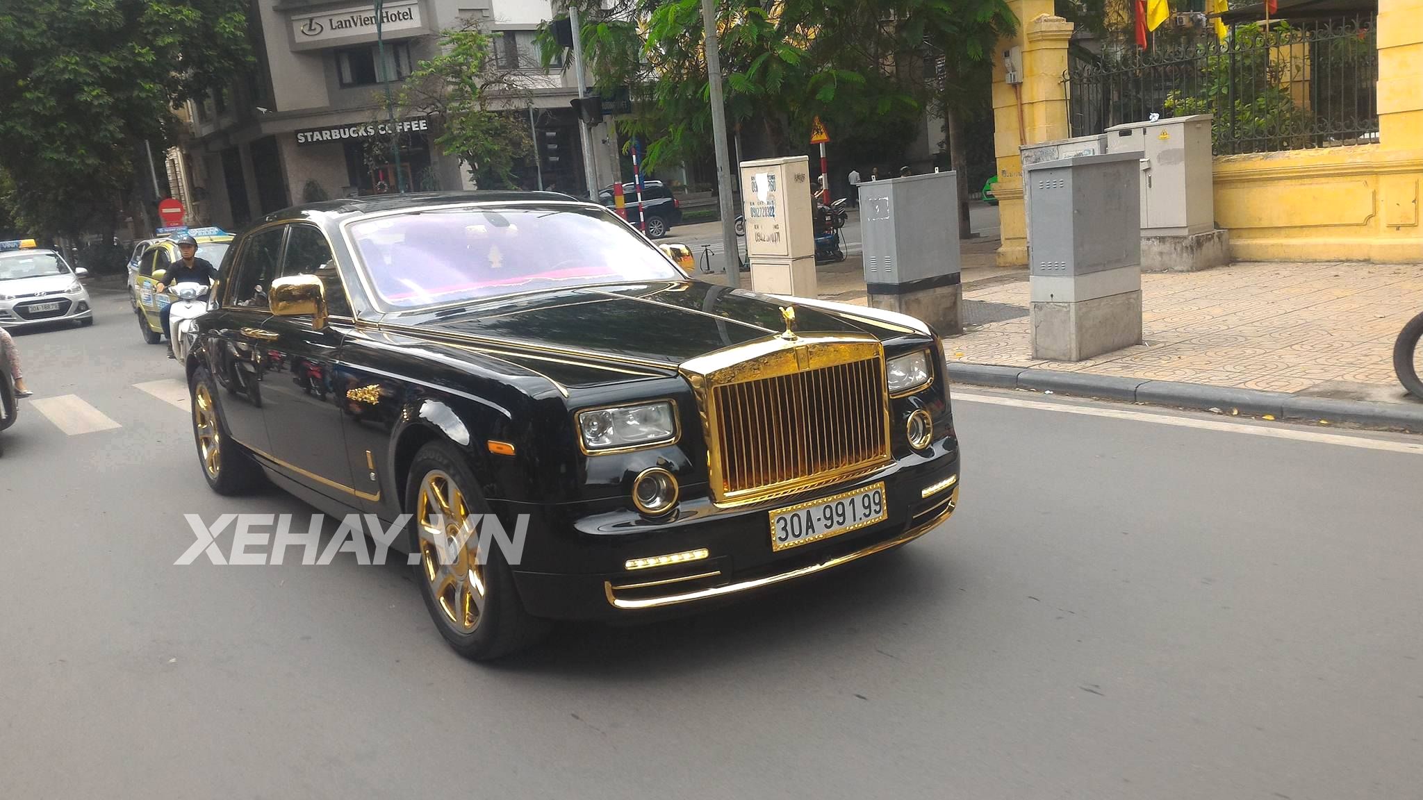 VIDEO Chiêm ngưỡng Rolls-Royce Phantom Rồng đẹp nhất lăn bánh tại Thủ đô