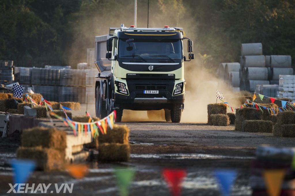 Volvo chính thức mở hệ thống đặt hàng xe tải điện hạng nặng