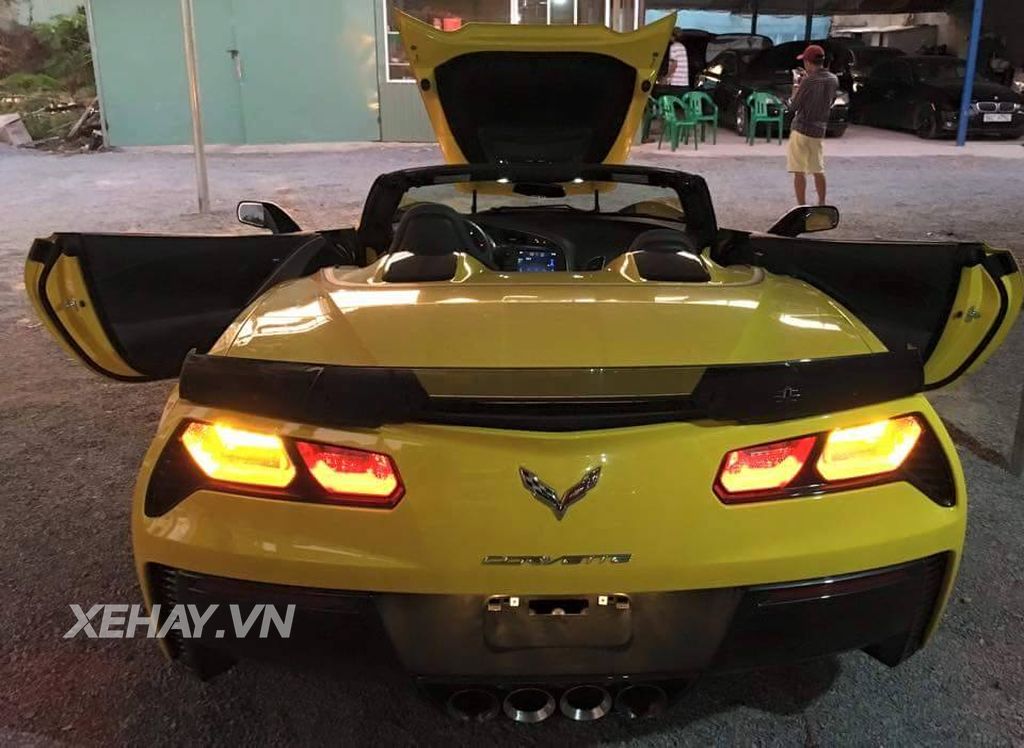 Cận cảnh từng chi tiết siêu xe Chevrolet Corvette Z06 mui trần đầu tiên của  Việt Nam tại Sài Thành