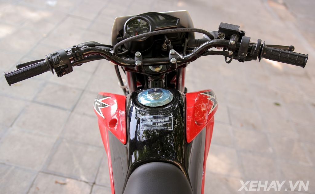 [ẢNH] Ngắm Honda XR150 "cào cào" phơi mình trong chiều đông Hà Nội