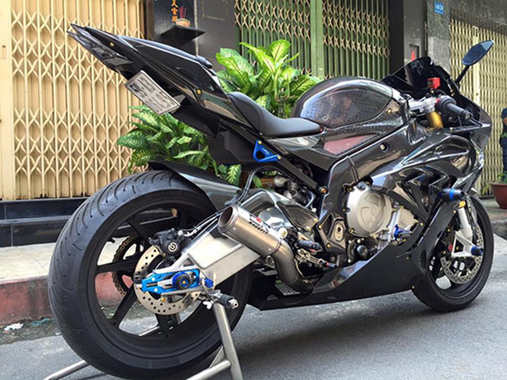 Biker Sài Gòn rao bán siêu môtô BMW S1000RR độ "sang chảnh" giá hơn 1 tỷ