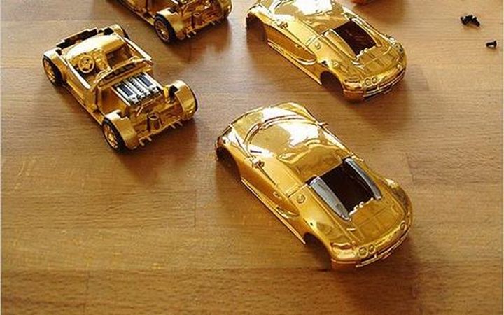 Mô Hình Xe Bugatti Chiron 124 Màu Vàng Đen