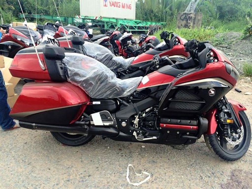 C N C Nh Phi N B N K Ni M N M C A Vua Ng Tr Ng Honda Goldwing