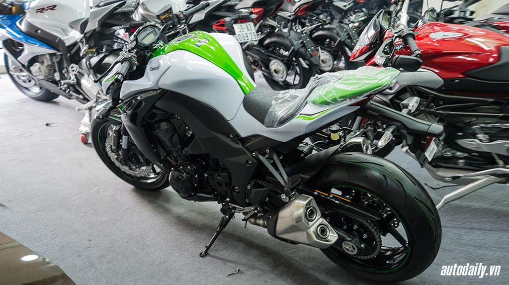 Chi tiết Kawasaki Z1000 bản xanh trắng "mát mắt" giá 390 triệu đồng tại Việt Nam