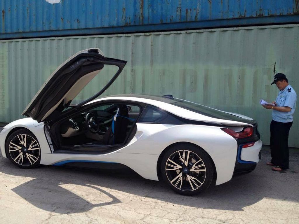 Đánh giá xe BMW i8 2023 Roadster Xe mui trần có thiết kế đầy mê hoặc