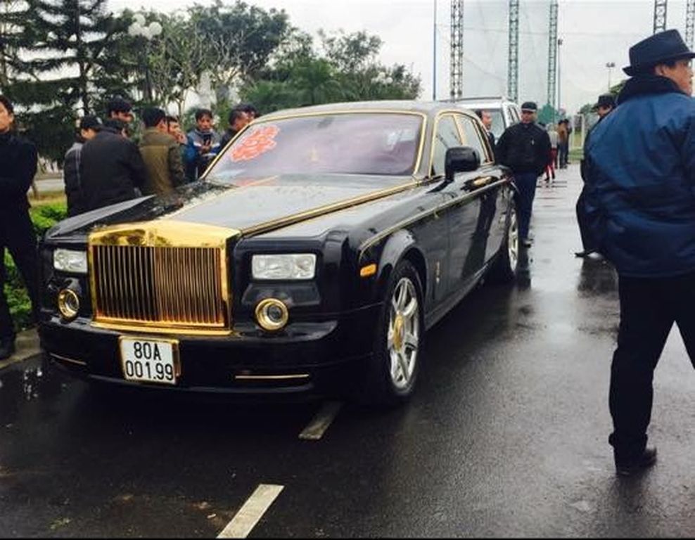 Đám Cưới Hoành Tráng Tại Quảng Ninh Với Rolls Royce Phantom Mạ Vàng 