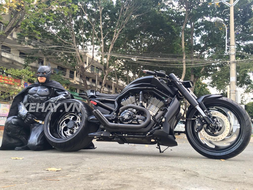 "Người Dơi" phiên bản Việt tung hoành trên Harley Davidson V-Rod độ ...