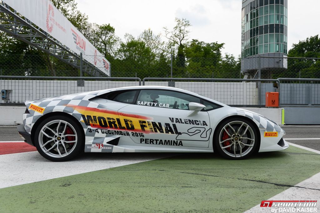 Xe đua an toàn Lamborghini Blancpain Super Trofeo đẹp mắt với phiên bản 2016