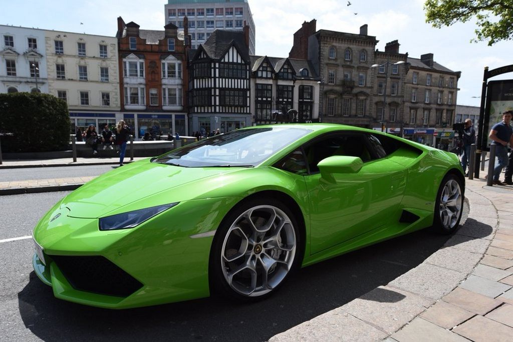 Lamborghini Huracan –siêu xe taxi đầu tiên tại Anh