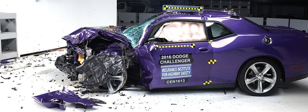 VIDEO] Dodge Challenger, Camaro và Mustang đều không đạt Top Safety Pick  ​của IIHS