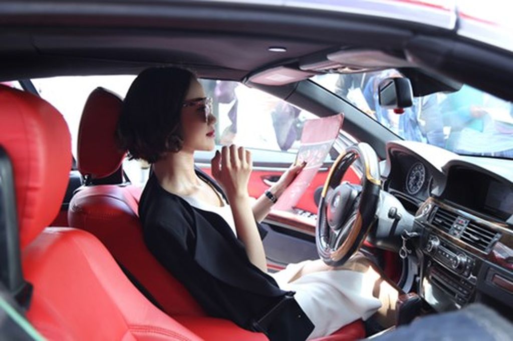 Top hơn 99 cô gái lái xe mitsubishi mới nhất - daotaonec