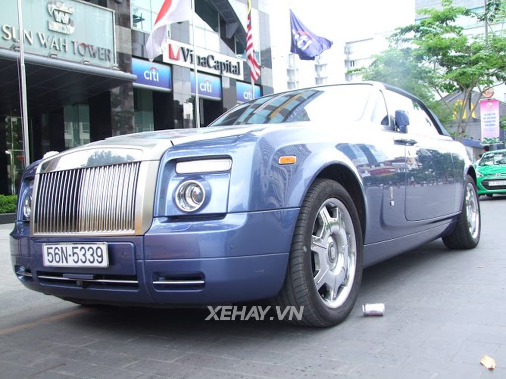 Bắt gặp "xe sang triệu đô" Rolls-Royce Phantom Drophead Coupe tại Sài thành