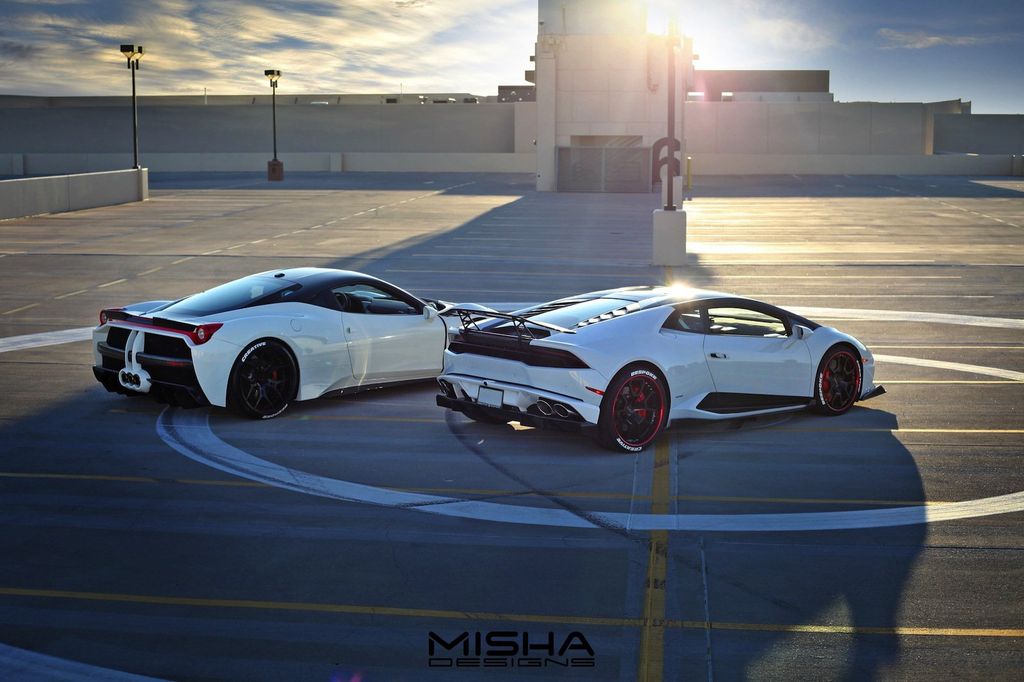 Ferrari 458 Italia và Lamborghini Huracan 