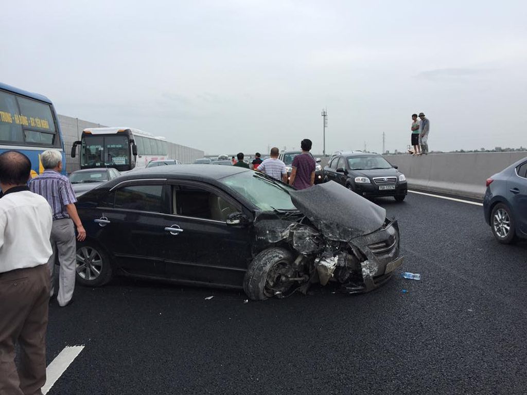 Tai nạn ở cao tốc Nội BàiLào Cai Tài xế xe Fortuner đã tử vong