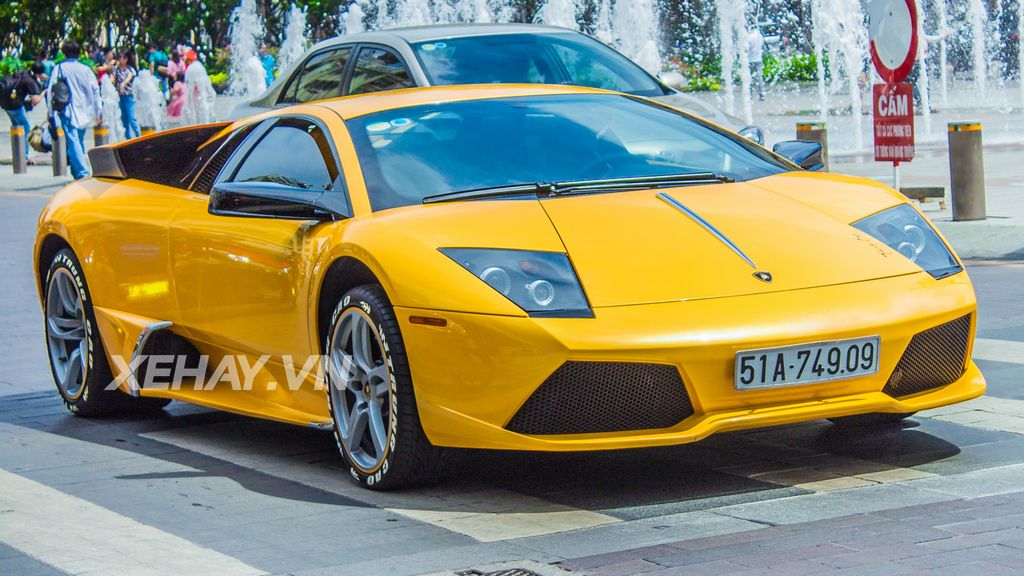 Lamborghini Murcielago LP640 vàng bất ngờ 