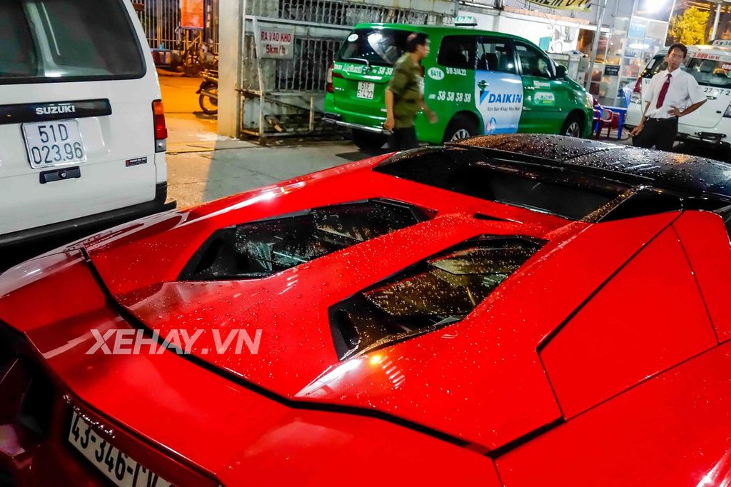 Sài Gòn: Lamborghini Aventador Roadster đầu tiên tại Việt Nam 