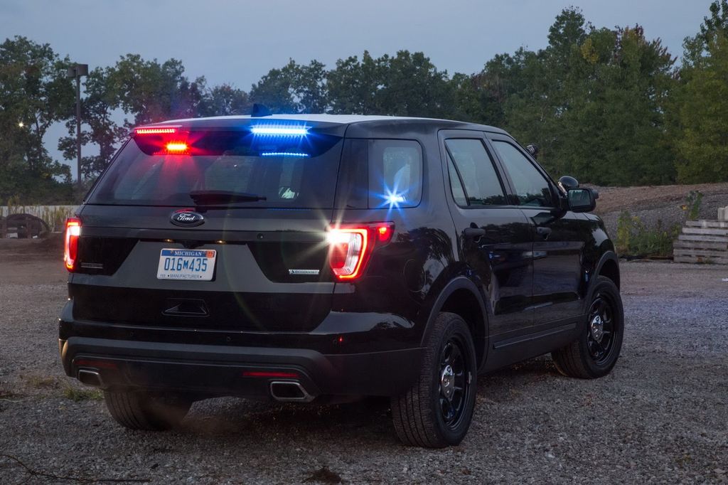 Ford Police Interceptor Utility 2017 đã sẵn sàng cho các đơn đặt hàng