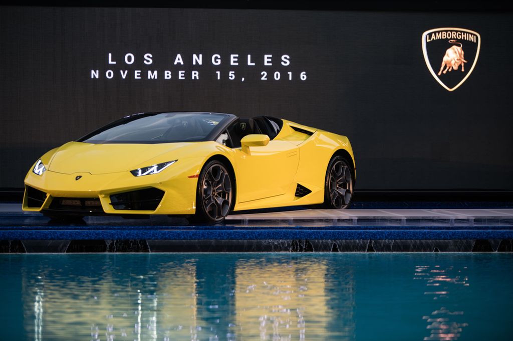 VIDEO] Lamborghini giới thiệu phiên bản Huracan mui trần dẫn động cầu sau  tại Los Angeles