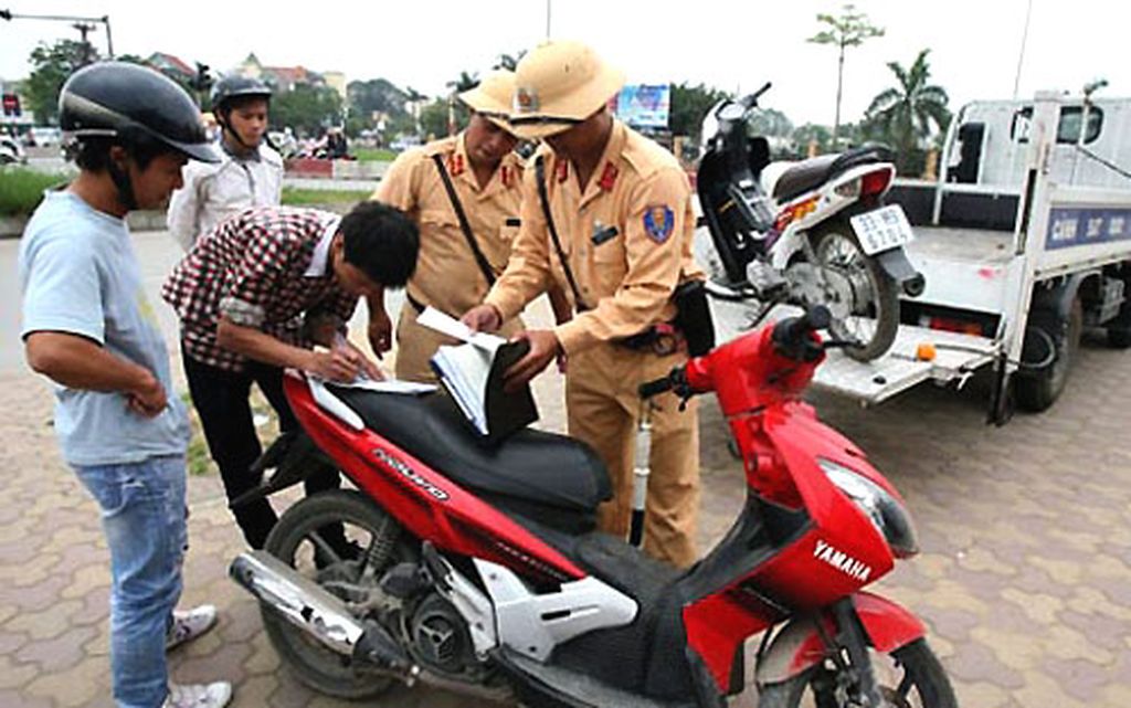 Xử phạt người dân không đăng ký mô tô, xe máy qua nhiều đời chủ