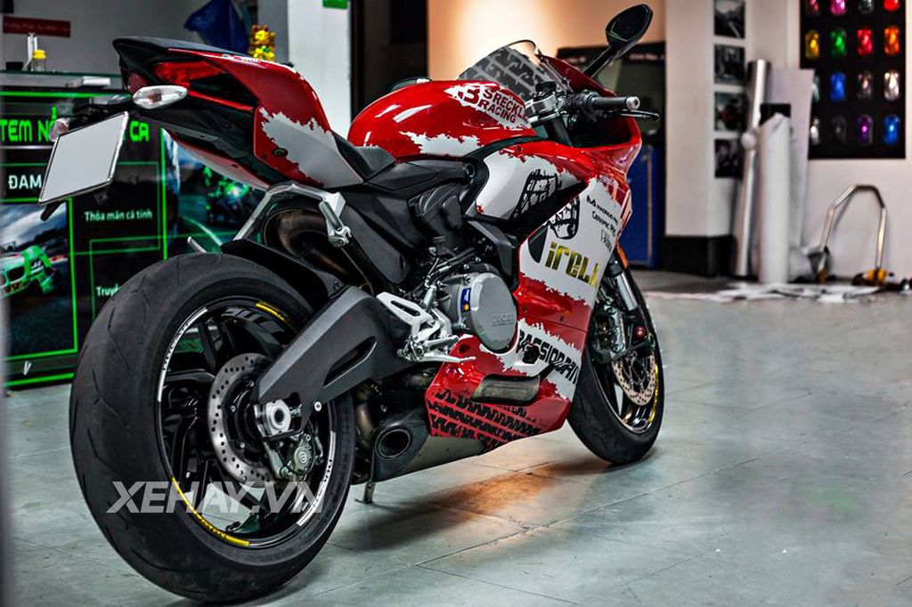 Ducati 959 Panigale độ cực chất với bộ tem đấu cùng loạt đồ chơi hiệu 8