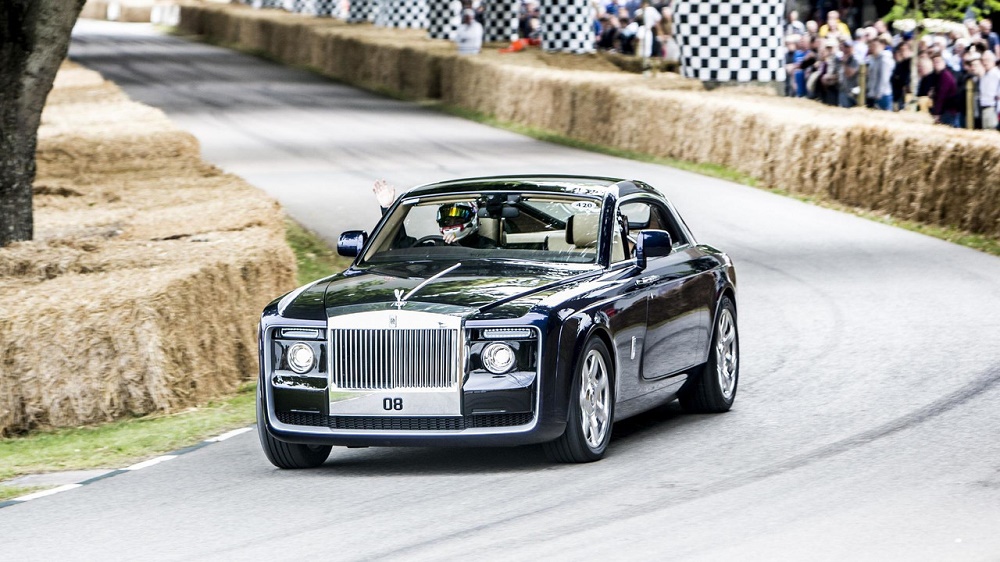 Siêu xe Rolls  Royce Phantom đâm xe máy 2 người chết tại chỗ  Tuổi Trẻ  Online