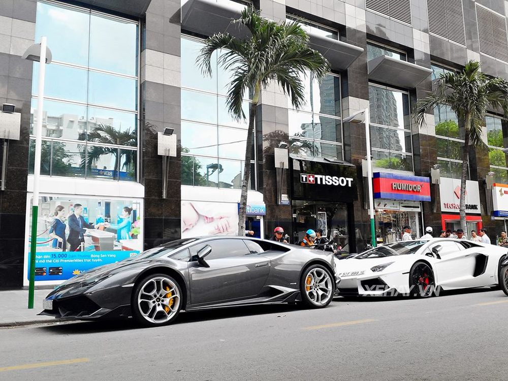 Bắt gặp Lamborghini Huracan chính hãng đầu tiên về Việt Nam 
