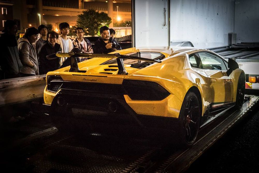 Lamborghini Huracan Performante cập bến Nhật Bản, hàng chục siêu xe xếp  hàng chào đón