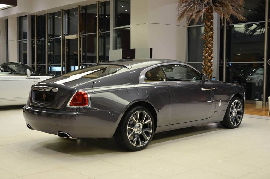 Rolls-Royce Wraith vẫn đẳng cấp trong mọi hoàn cảnh tại Abu Dhabi