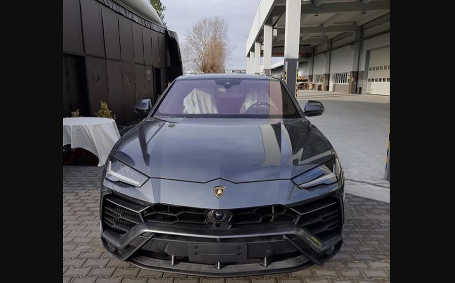 Ngắm Lamborghini Urus màu xám Grigio Lynx ngoài đời thực