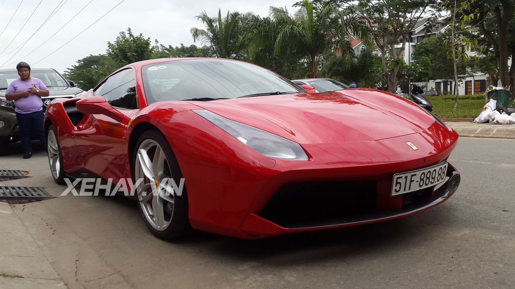 Tình Cũ Của Minh Nhựa Ferrari 488 Gtb Xuống Phố Ngày Xuân