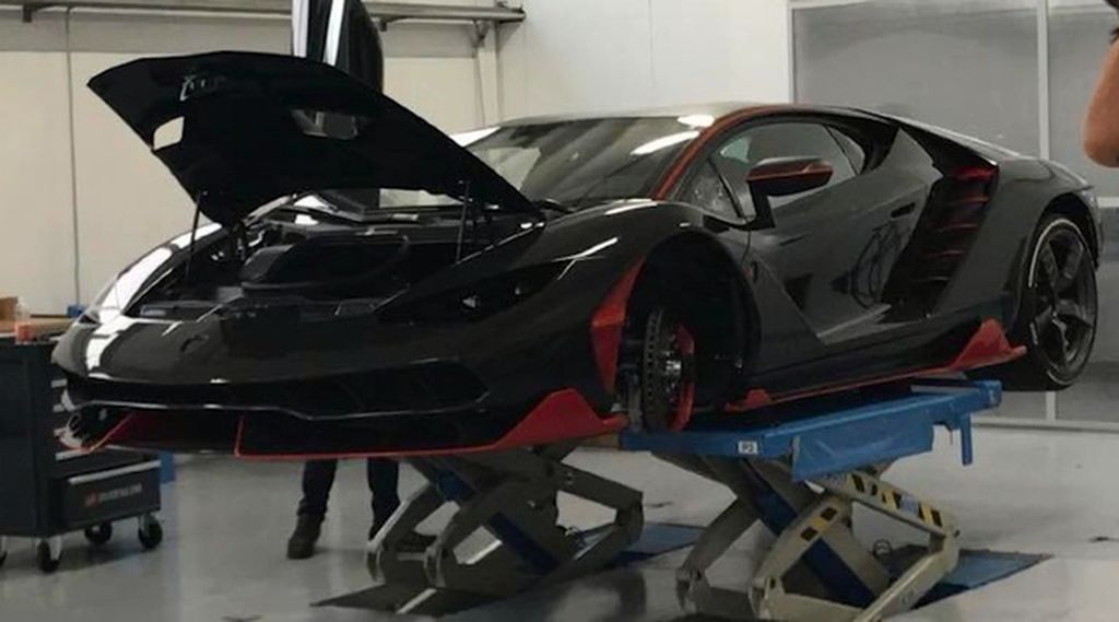 Siêu phẩm Lamborghini Centenario trị giá hơn 1,9 triệu USD đến tay khách  hàng đầu tiên