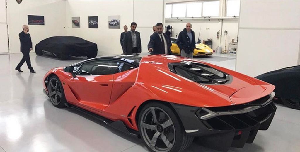 Siêu phẩm Lamborghini Centenario trị giá hơn 1,9 triệu USD đến tay khách  hàng đầu tiên