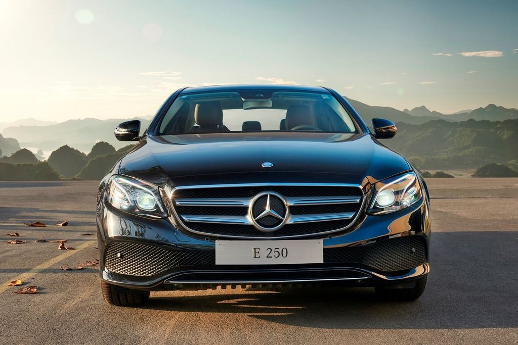Giá xe Mercedes Benz E250 và ưu đãi mới nhất 2022  Tinxe
