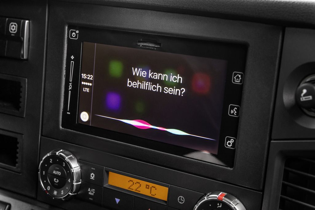 Mercedes-Benz sẽ tích hợp công nghệ kết nối điện thoại thông minh cho những  chiếc xe tải