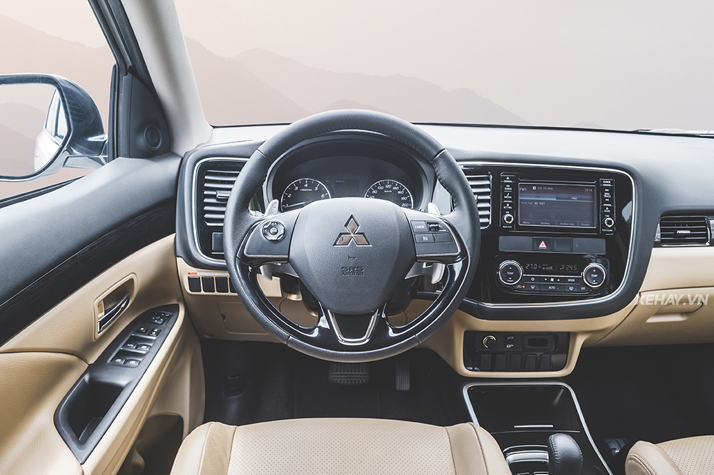 Đánh giá Mitsubishi Outlander 2024 đều cao về tính năng, thiết kế và khả năng vận hành. Với các tính năng an toàn và giải trí hàng đầu, chiếc SUV này là một lựa chọn tuyệt vời cho những người muốn trải nghiệm một chiếc xe hơi tốt nhất. Xem hình ảnh liên quan để cảm nhận sự xuất sắc của chiếc xe.