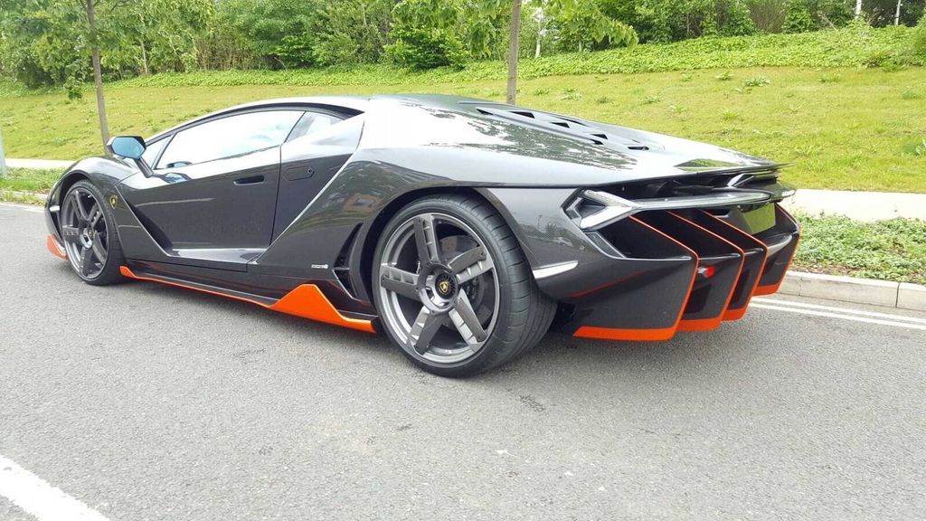 Lamborghini Centenario đầu tiên của Anh Quốc đã có mặt tại London