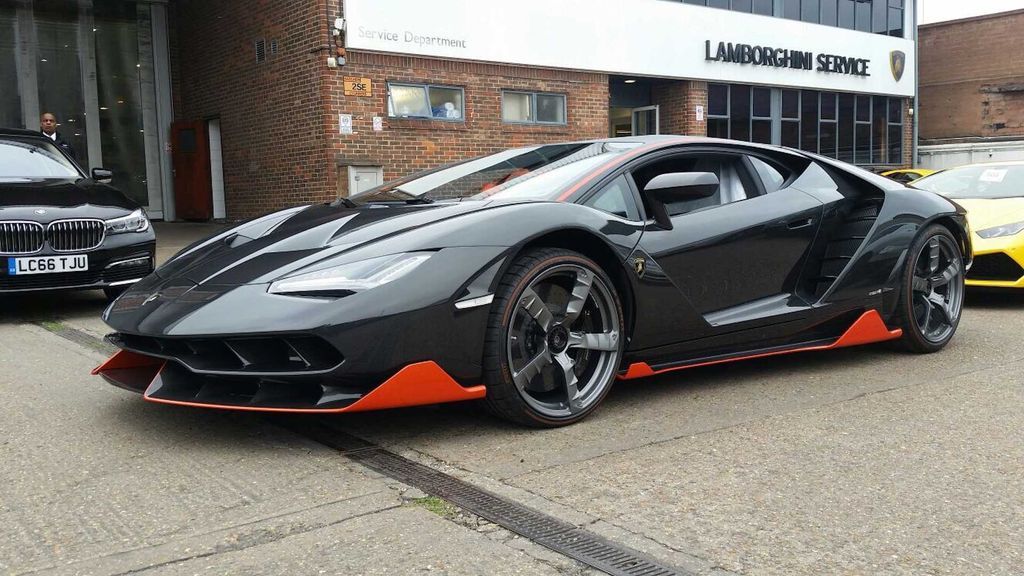 Lamborghini Centenario đầu tiên của Anh Quốc đã có mặt tại London