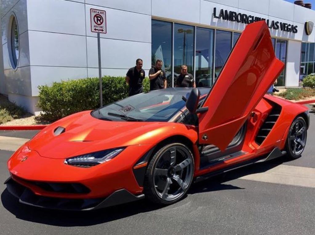 Lamborghini Centenario màu cam “nóng bỏng” đầu tiên xuất hiện trên đất Mỹ