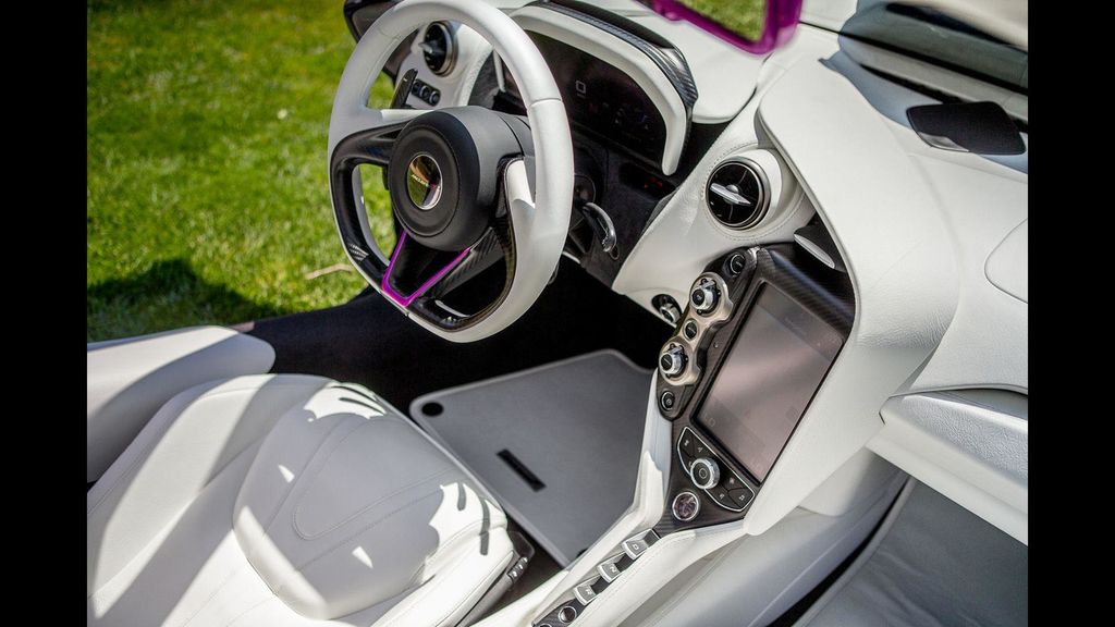 McLaren 720S dịu dàng hơn với bộ cánh màu tím mộng mơ - ảnh 5 McLaren 720S dịu dàng hơn với bộ cánh màu tím mộng mơ - ảnh 5