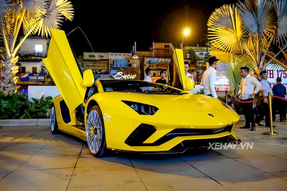 Siêu xe Lamborghini Aventador S gần 50 tỷ ra biển trắng tại Việt Nam