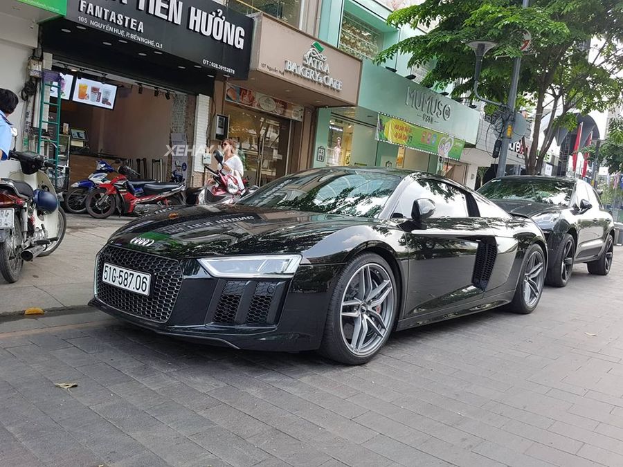 Dân chơi mang Audi R8 duy nhất tại Hà Nội xuống phố ngày Quốc khánh