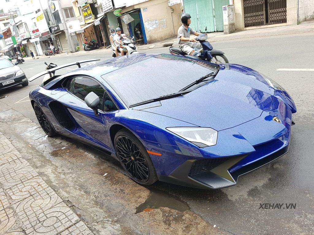 Lamborghini Aventador SV Coupe từng của Minh ''nhựa'' cuốn hút khi trở về  màu sơn nguyên bản